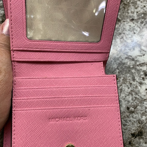 Michael Kors wallet - Picture 2 of 3